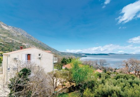 Apartment in Plat, Croatia