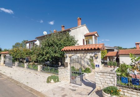 Apartment in Varvari, Croatia