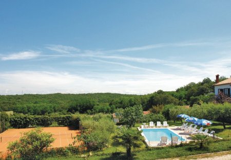 Studio Apartment in Mugeba - Monghebbo, Croatia