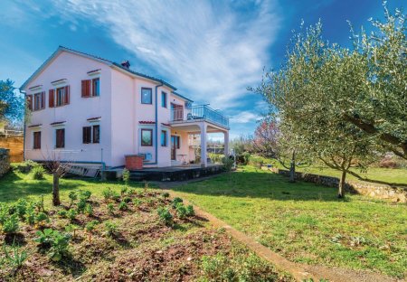 Apartment in Rasopasno, Croatia