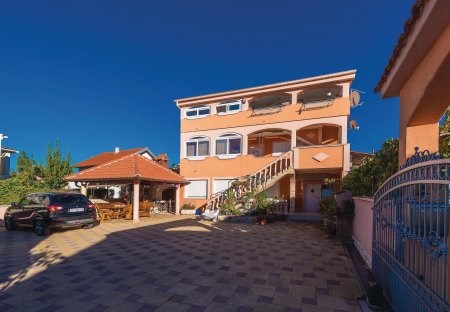 Apartment in Vrsi, Croatia