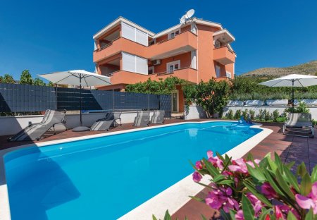Apartment in Plano, Croatia