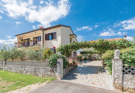 Apartment in Varvari, Croatia