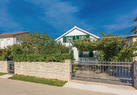 Apartment in Vrsi, Croatia