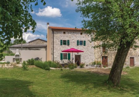 Villa in Lesišćina, Croatia
