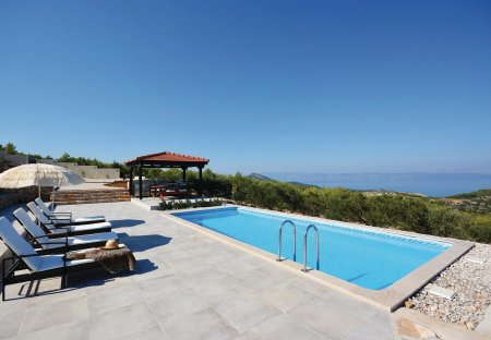 Villa in Gdinj, Croatia
