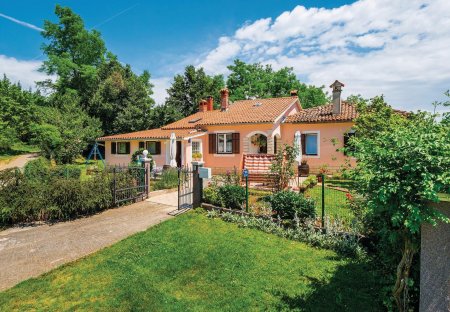Apartment in Santalezi, Croatia