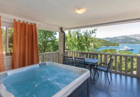 Apartment in Žrnovska Banja, Croatia