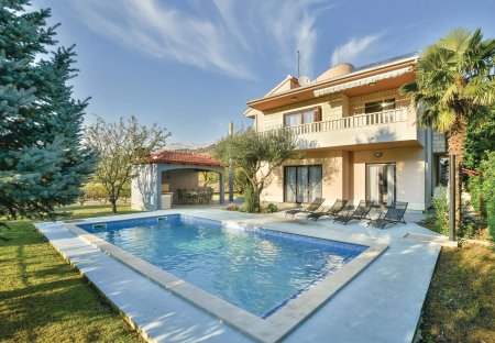 Villa in Srinjine, Croatia