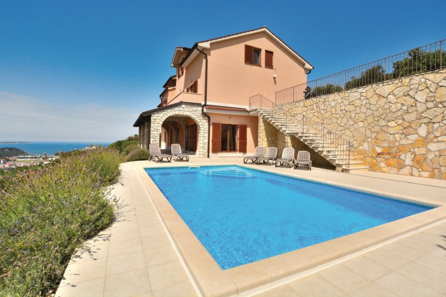 Villa to rent in Lucija, Slovenia with swimming pool 217686