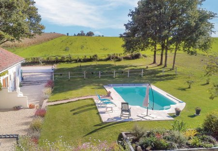 Villa in Asnois, France