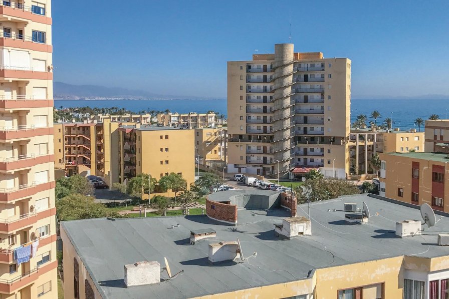 Apartment to rent in Urbanización Roquetas de Mar, Spain with shared