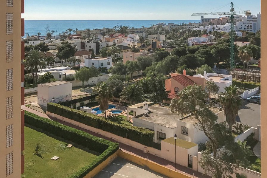 Apartment to rent in Urbanización Roquetas de Mar, Spain with shared