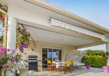 Villa in Santa-Maria-Poggio, Corsica