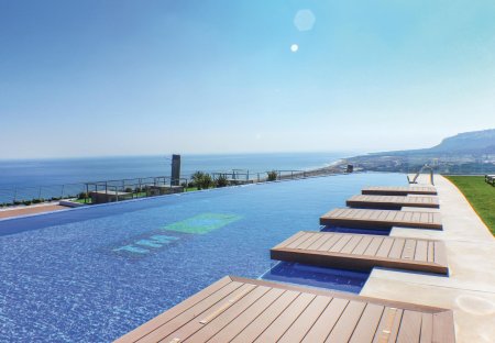 Apartment in Los Arenales del Sol, Spain