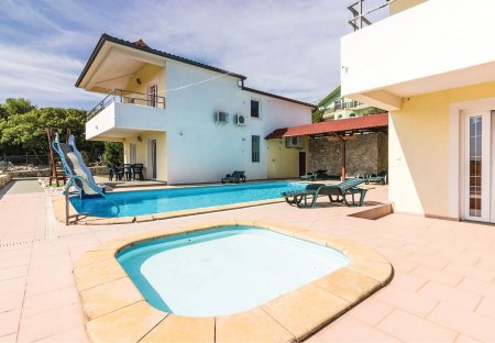 Apartment in Sveti Lovreč Labinski, Croatia