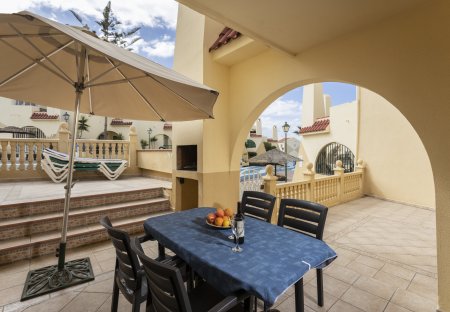 Villa in Torviscas Bajo, Tenerife: Headline: Avenida Ernesto Sarti, Mare Verde. City: Adeje 58660...