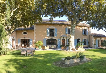 Villa in Noves, the South of France