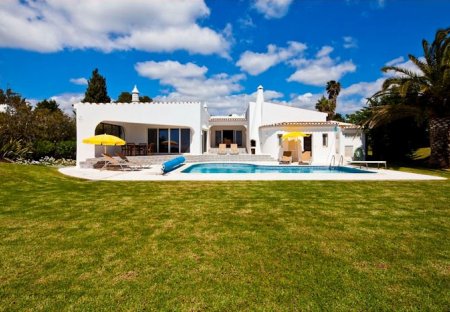 Villa in Alfanzina, Algarve