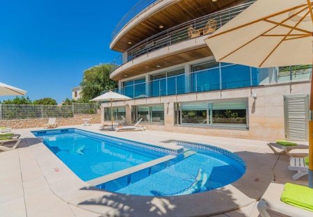 Villa in Alcanada, Majorca