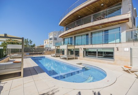 Villa in Alcanada, Majorca