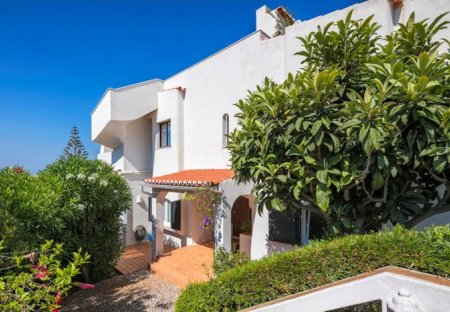 Villa in Alfanzina, Algarve