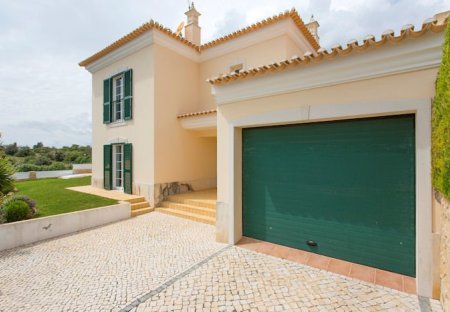 Villa in Alcantarilha, Algarve