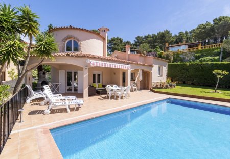Villa in Urbanització Aigua-Xellida, Spain