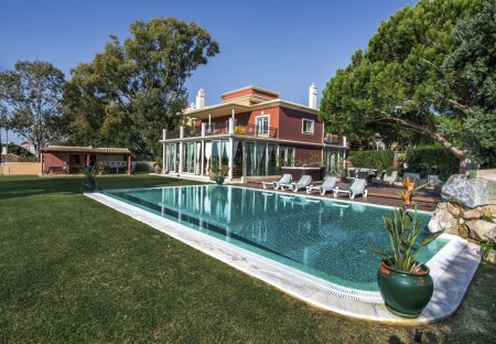 Villa in Praia da Oura, Algarve