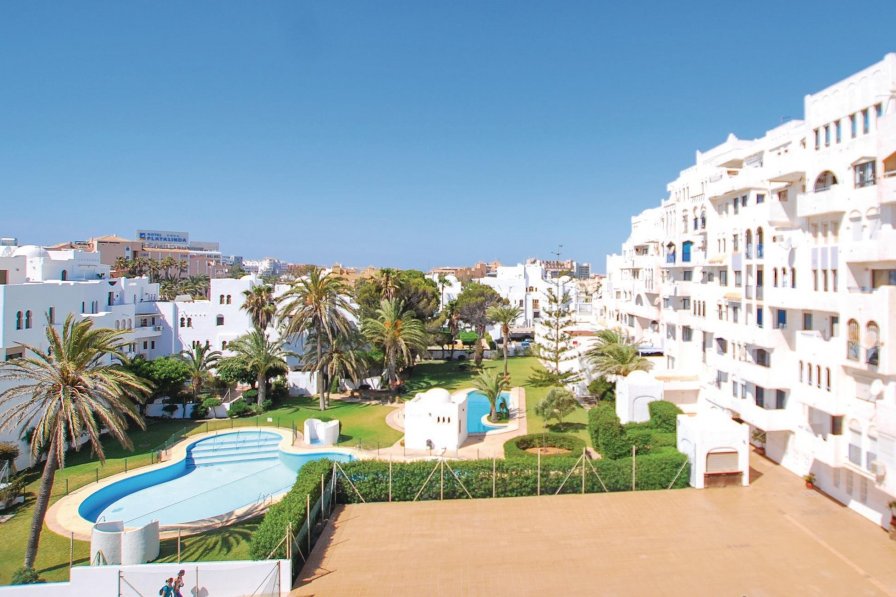 Apartment to rent in Urbanización Roquetas de Mar, Spain with shared