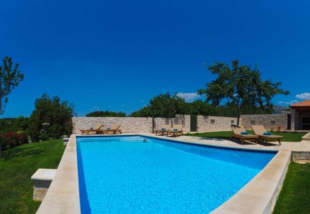 Villa in Čilipi, Croatia