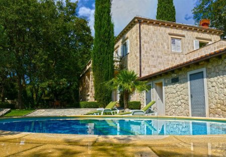 Villa in Čilipi, Croatia