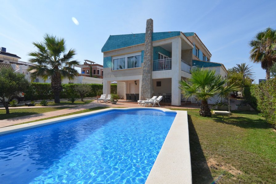 Villa to rent in La Zenia, Spain with private pool 236202