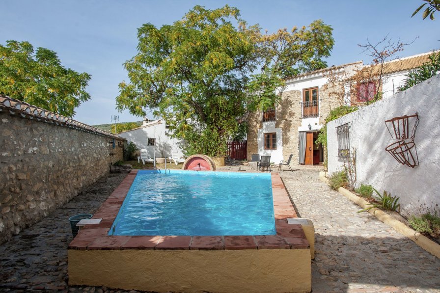 Owners abroad El Molino