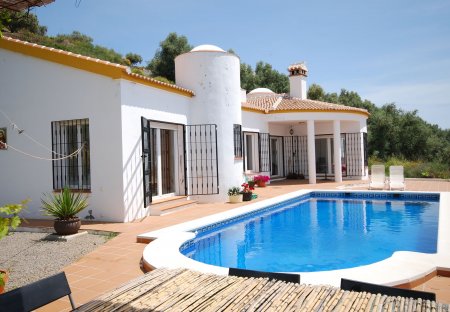 Villa in Arenas, Spain
