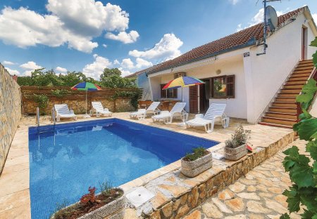 Villa in Primorski Dolac, Croatia