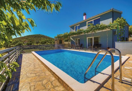 Villa in Primorski Dolac, Croatia