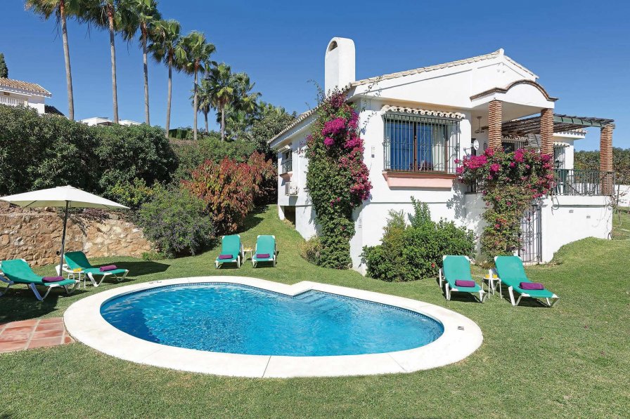 Villa to rent in Sitio de Calahonda, Spain with private pool 237527