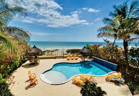 Apartment in Madeira Beach, Florida