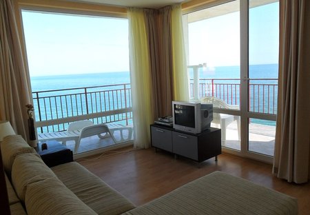 Apartment in Robinzon, Bulgaria: Double aspect sea views