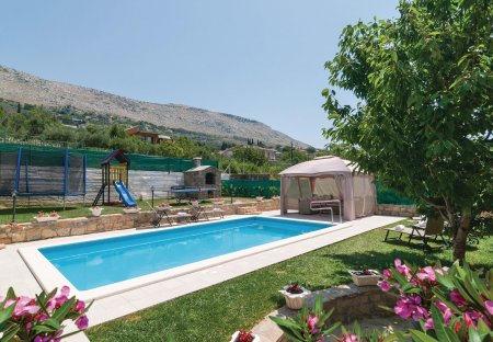 Apartment in Srinjine, Croatia