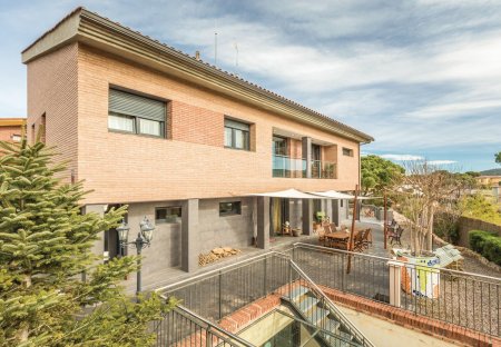 Villa in La Goba, Spain