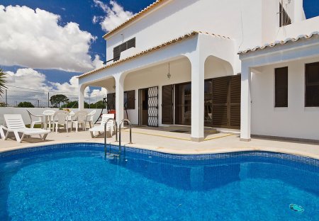 Villa in Quelfes, Algarve