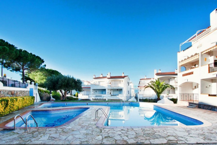 Apartment to rent in Roses, Spain with swimming pool 240863