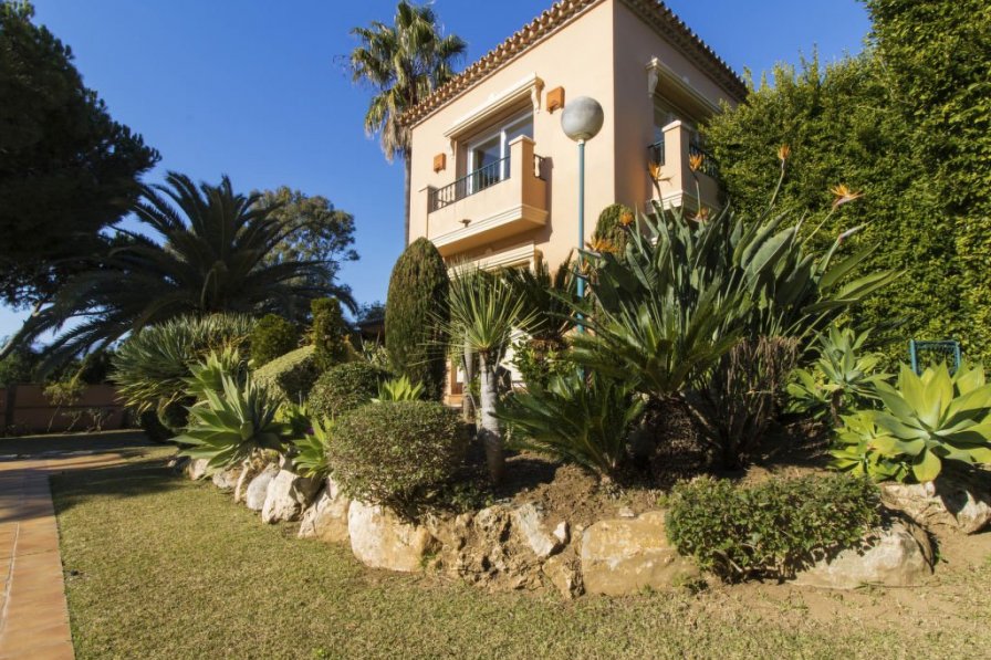 Villa to rent in Marbella, Spain with private pool 241070