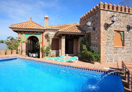 Villa in Arenas, Spain