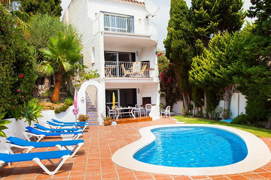 Villa to rent in Nerja, Spain with private pool 242613
