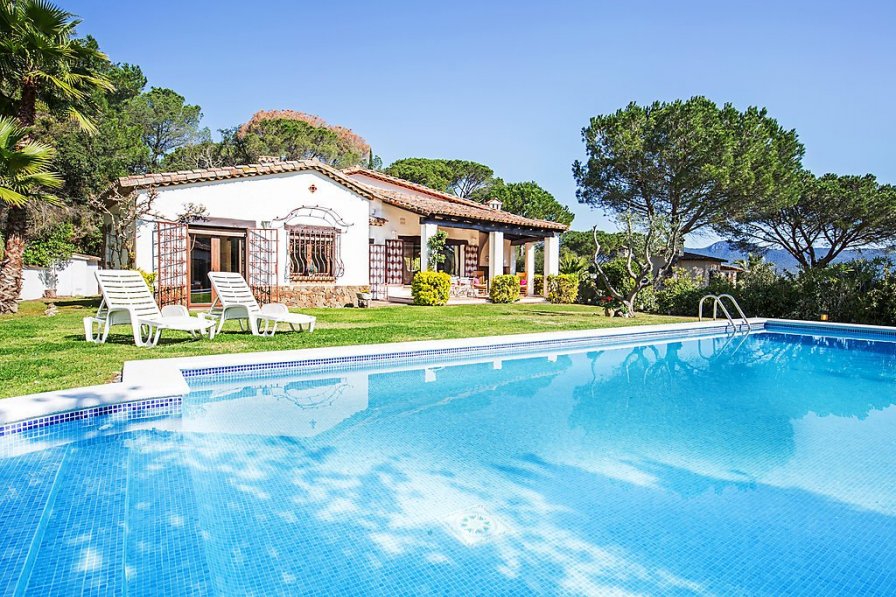 Owners abroad El Golf