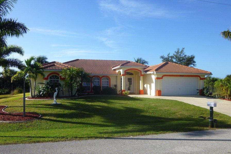 Villa to rent in South Gulf Cove, Cape Haze, Florida with private pool