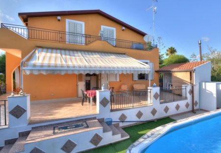 Villa in Fontane Bianche, Sicily
